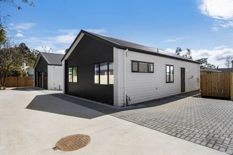 Photo of property in 62d Woodside Road, Massey, Auckland, 0614