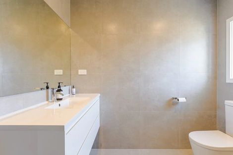 Photo of property in 4 Harford Place, Pakuranga Heights, Auckland, 2010
