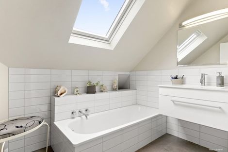 Photo of property in 242 The Parade, Island Bay, Wellington, 6023