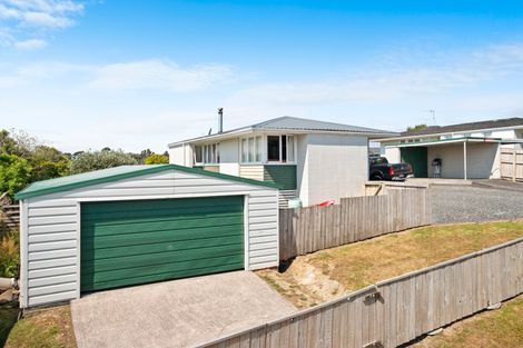 Photo of property in 4 Tawa Place, Waiuku, 2123