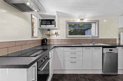 Photo of property in 85 Milton Road, Bluff Hill, Napier, 4110