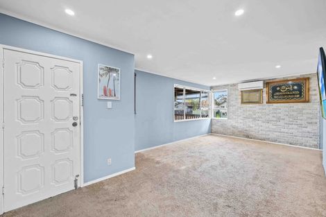 Photo of property in 16 Neems Place, Manurewa, Auckland, 2102