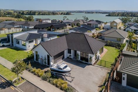 Photo of property in 4 Okohaka Avenue, Glenbrook, Waiuku, 2681