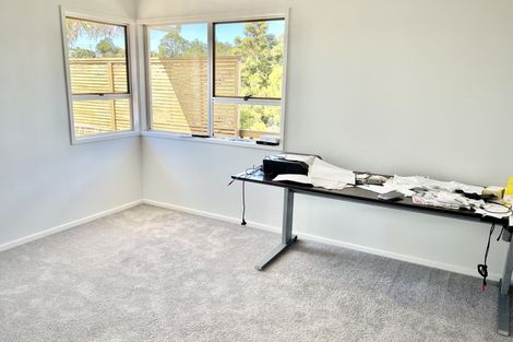 Photo of property in 44 Tamahere Drive, Glenfield, Auckland, 0629