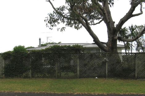 Photo of property in 21 Blue Way, Glendene, Auckland, 0602