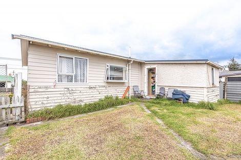 Photo of property in 1 Manuka Street, Castlecliff, Whanganui, 4501