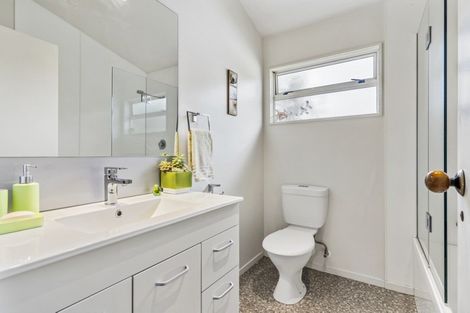 Photo of property in 11 Herbert Drive, Whangamata, 3620