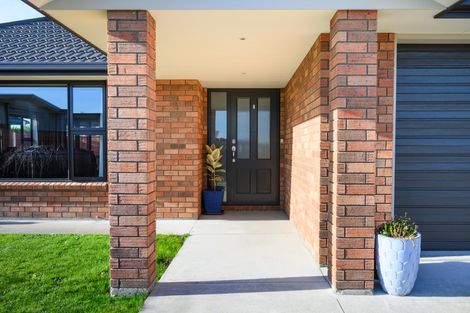 Photo of property in 13 Lorenzo Place, Kelvin Grove, Palmerston North, 4414