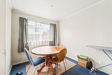 Photo of property in 11 Halloran Place, Massey, Auckland, 0614