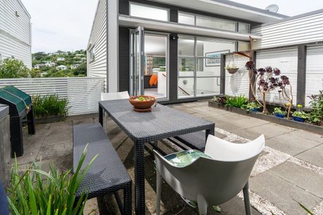 Photo of property in 20 Tiketike Way, Brooklyn, Wellington, 6021