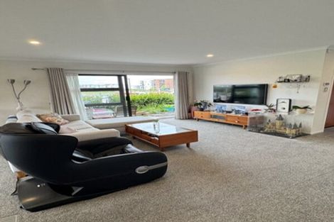 Photo of property in 16 Whiri Lane, Hobsonville, Auckland, 0616