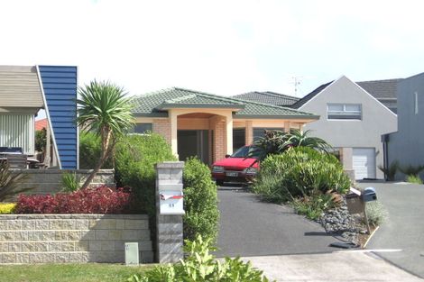 Photo of property in 11 Lupetti Rise, West Harbour, Auckland, 0618