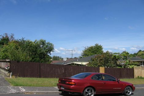Photo of property in 1/3 Kama Place, Sunnynook, Auckland, 0620