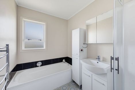 Photo of property in 191 Omata Road, Blagdon, New Plymouth, 4310