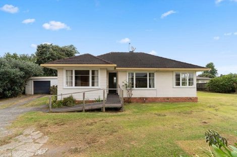 Photo of property in 16 London Street, Te Atatu Peninsula, Auckland, 0610