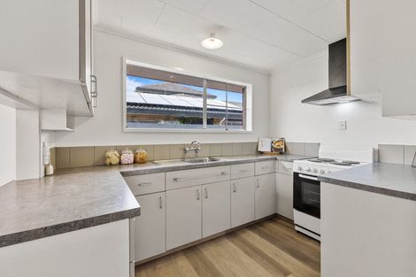 Photo of property in 28 Sawtell Place, Northcote, Christchurch, 8052