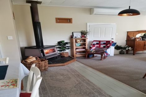 Photo of property in 21 Church Street, Waipawa, 4210