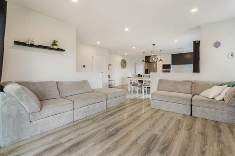 Photo of property in 6 Dida Park Drive, Kumeu, 0810