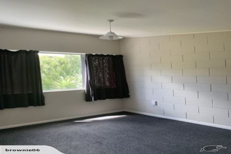 Photo of property in 21f8 Collins Avenue, Tawa, Wellington, 5028