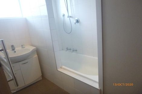Photo of property in 1b/2 Divich Avenue, Te Atatu South, Auckland, 0610
