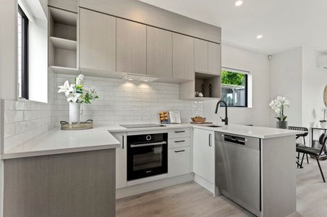 Photo of property in 2/86 Gloria Avenue, Te Atatu Peninsula, Auckland, 0610