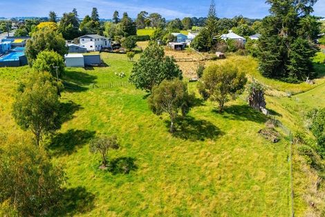 Photo of property in 35 Weraroa Road, Waverley, 4510