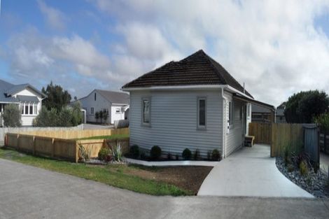 Photo of property in 49f Martyn Street, Waiuku, 2123