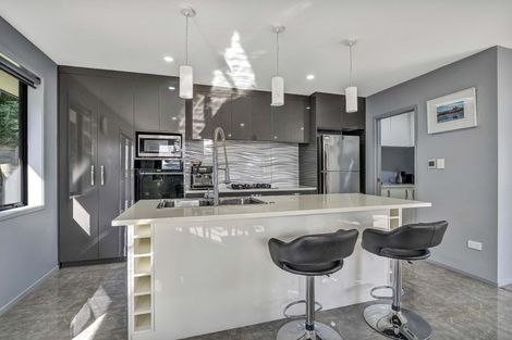 Photo of property in 2 Frederick Place, Whalers Gate, New Plymouth, 4310