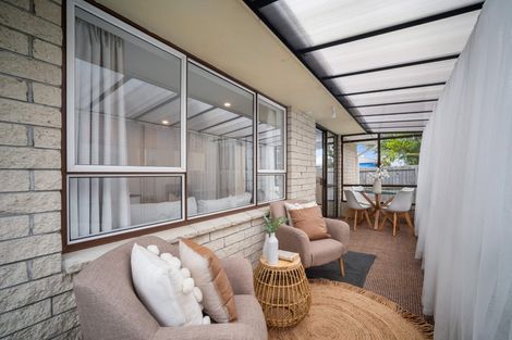 Photo of property in 32 Prestons Road, Redwood, Christchurch, 8051