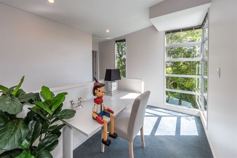 Photo of property in 35 Oakford Close, Riccarton, Christchurch, 8011