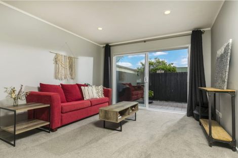 Photo of property in 1/744 Te Atatu Road, Te Atatu Peninsula, Auckland, 0610