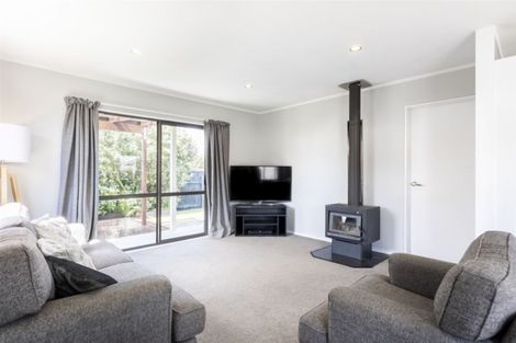 Photo of property in 6a Perrin Place, Kelvin Grove, Palmerston North, 4414