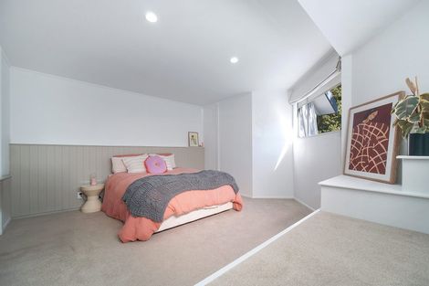 Photo of property in 2/15 Wernham Place, Northcote, Auckland, 0626