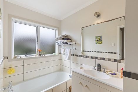Photo of property in 34 Aubrey Street, New Plymouth, 4310