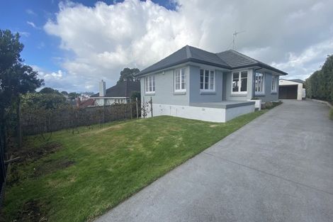 Photo of property in 5 Brookfield Road, Te Atatu Peninsula, Auckland, 0610