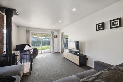 Photo of property in 24 Woodend Road, Woodend, 7610