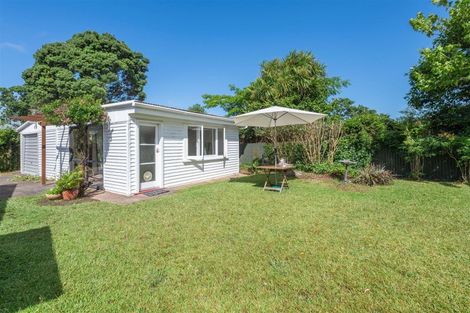 Photo of property in 8 Boler Place, New Lynn, Auckland, 0600