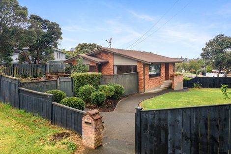 Photo of property in 37 Parkhill Road, Mellons Bay, Auckland, 2014