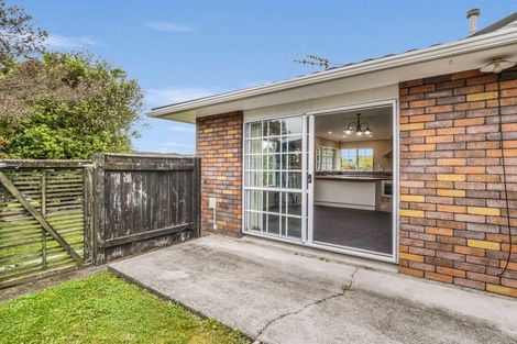 Photo of property in 16 Rosebank Avenue, Kelvin Grove, Palmerston North, 4414