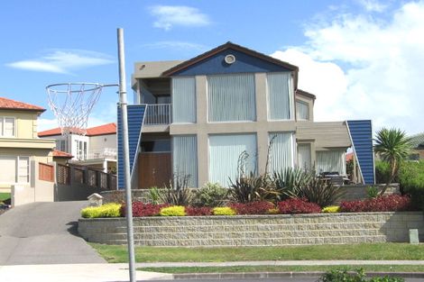 Photo of property in 10 Lupetti Rise, West Harbour, Auckland, 0618