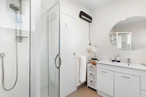 Photo of property in 4/342 Lake Road, Hauraki, Auckland, 0622