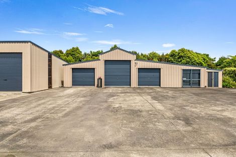 Photo of property in 98 Pitt Road, Hillsborough, New Plymouth, 4372