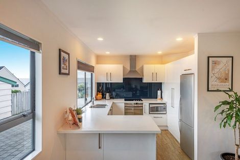 Photo of property in 2 Alister Way, Churton Park, Wellington, 6037