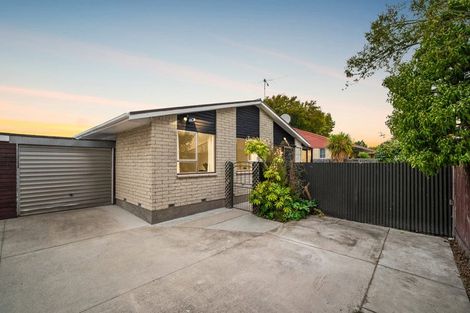 Photo of property in 32 Prestons Road, Redwood, Christchurch, 8051