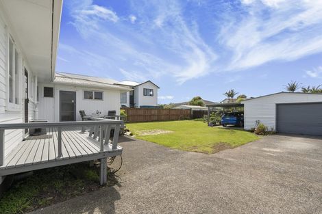 Photo of property in 63 Gloria Avenue, Te Atatu Peninsula, Auckland, 0610