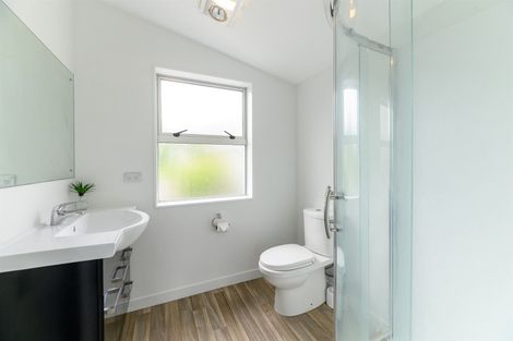 Photo of property in 28b Tamahere Drive, Glenfield, Auckland, 0629