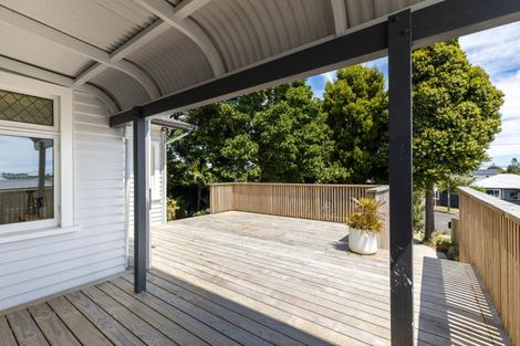 Photo of property in 407 Carrington Street, Upper Vogeltown, New Plymouth, 4310