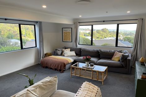 Photo of property in 72 Omapere Street, Whitby, Porirua, 5024