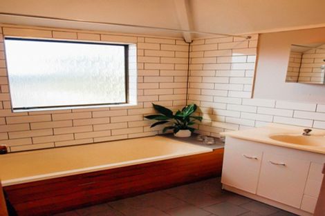 Photo of property in 36a Colwill Road, Massey, Auckland, 0614