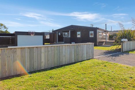Photo of property in 8a Te Awa Street, Foxton Beach, Foxton, 4815